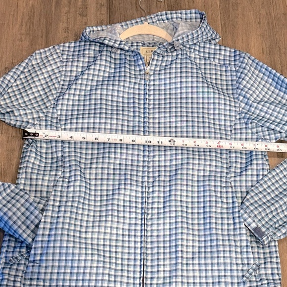 L.L Bean trail light weight jacket - Picture 8 of 11